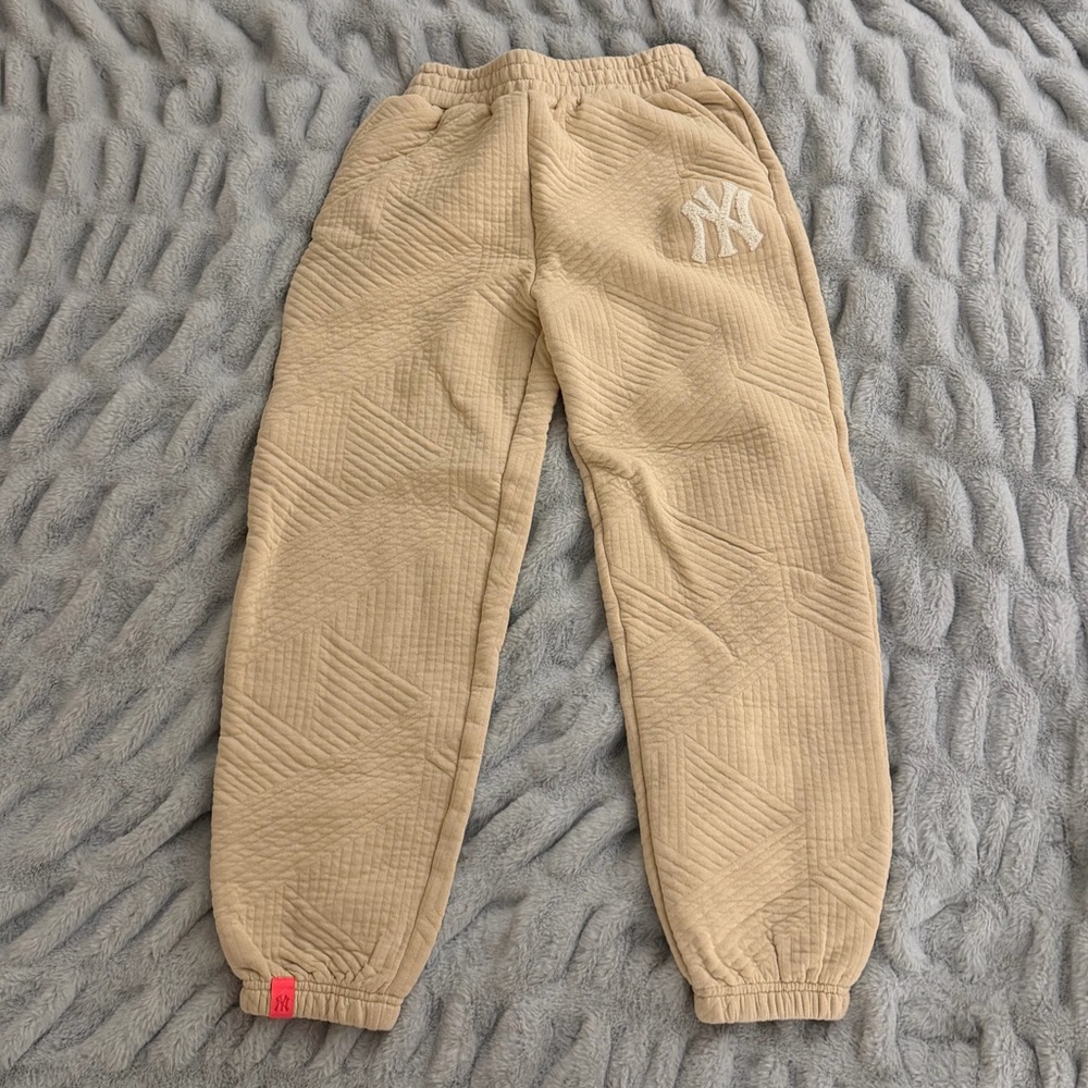 Lusso Yankees Genuine Merchandise Women’s Sweatpants X Small Beige Logo